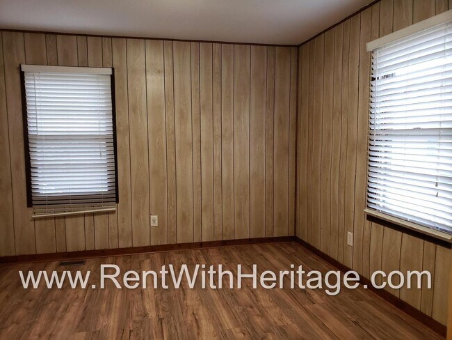 Building Photo - GRANDPA'S BUNGELOW/ CHARMING RANCH HOME/ TOTALLY RENOVATED/ PRIVATE YARD
