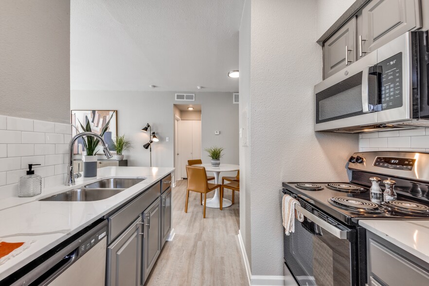 The Pearce on the Lake 900 Henderson Ave Houston TX 77058 Apartment