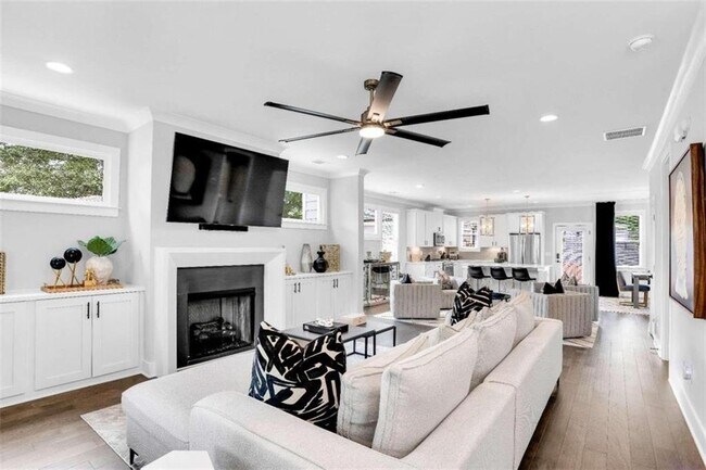 Building Photo - 510 Oak Dr
