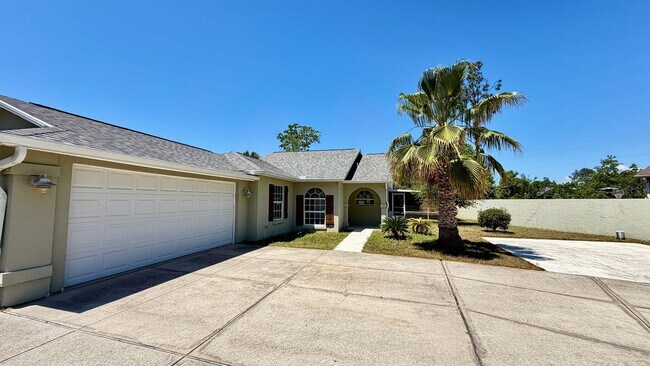 Building Photo - The Glads