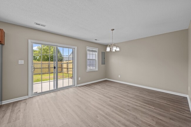 Building Photo - 208 Jessie Cir