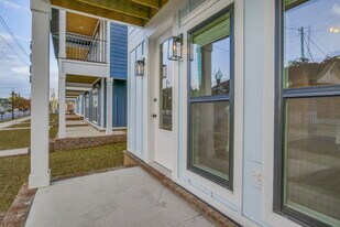 Building Photo - 520 N De Villiers St