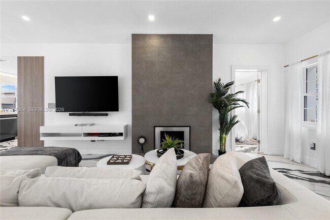 Building Photo - 1544 Michigan Ave