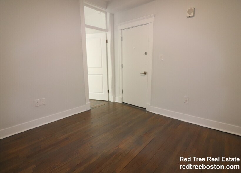 Building Photo - 81 Park Dr