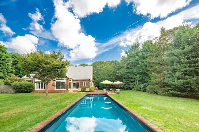 Building Photo - 6 Tall Tree Ct