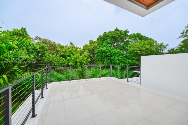 Building Photo - 7940 SW 58th Ct