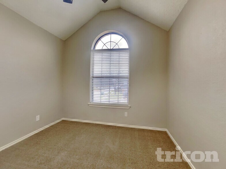 Building Photo - 1205 Laurel Ln