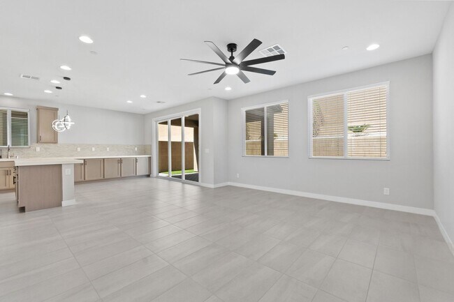 Building Photo - Stunning 3 Bedroom Home with SOLAR in Skye...