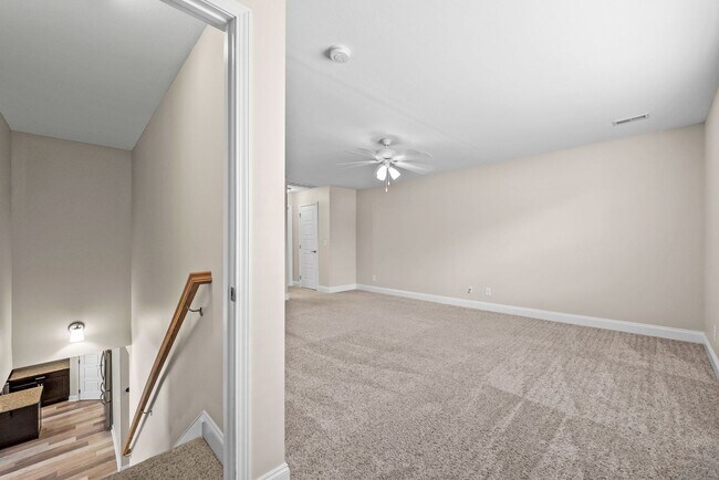 Building Photo - Pet Friendly Three Bedroom with Bonus!
