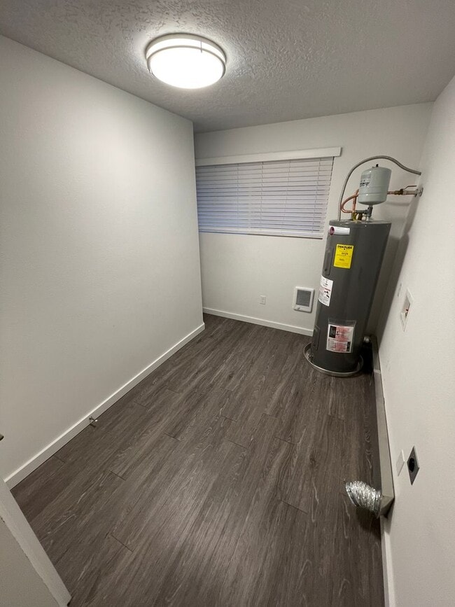 Building Photo - 61464 Little John Ln