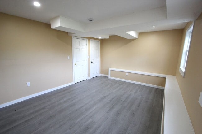 Building Photo - 322 Blackstone St