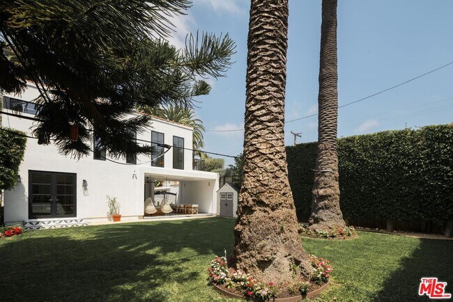 Building Photo - 730 Westbourne Dr