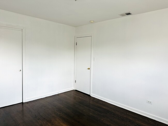 Building Photo - 8638 Trumbull Ave