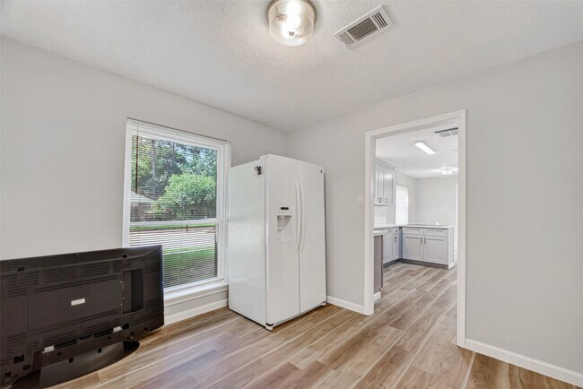 Building Photo - 25503 Foxbriar Ln
