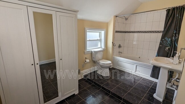 Building Photo - 1401 Nobles Ln