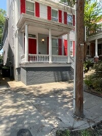 Building Photo - Adorable One Bedroom in Historic Downtown Portsmouth