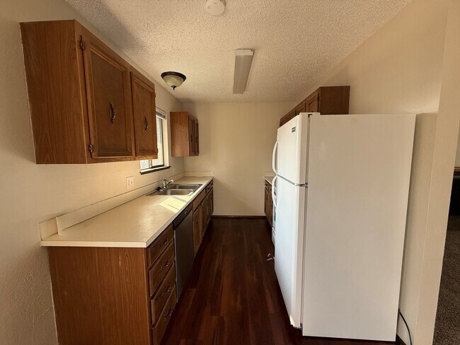 Building Photo - 925 Gellatly St