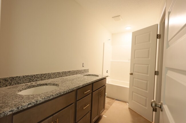Building Photo - 130 Enclave Ct