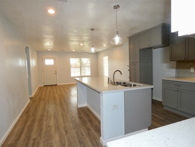 Building Photo - 8215 Canyon St