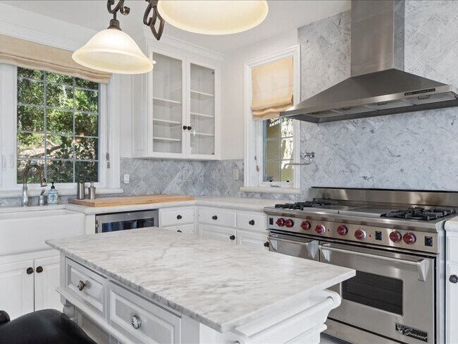 Building Photo - 265 Clear Ridge Dr