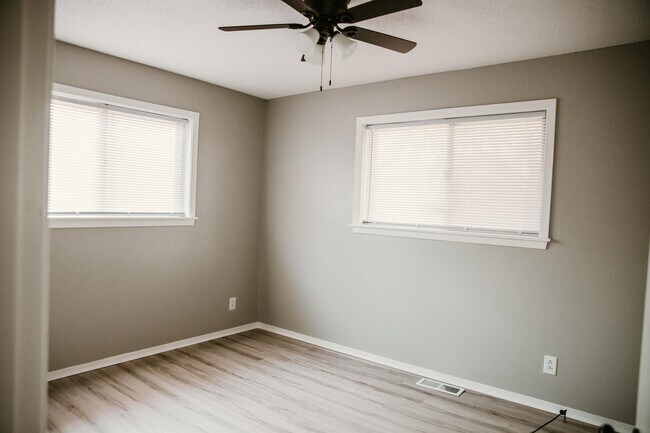 Building Photo - 106 Idlewood St