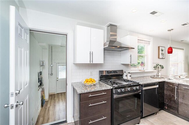 Building Photo - 4106 Grove Ave