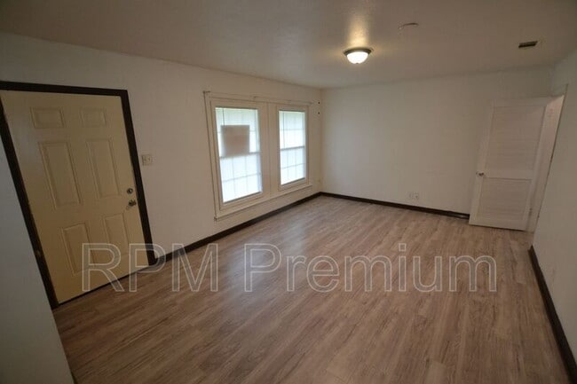 Building Photo - 6866 Autumn Ave