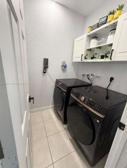 Laundry room - 1481 SE 25th Ter