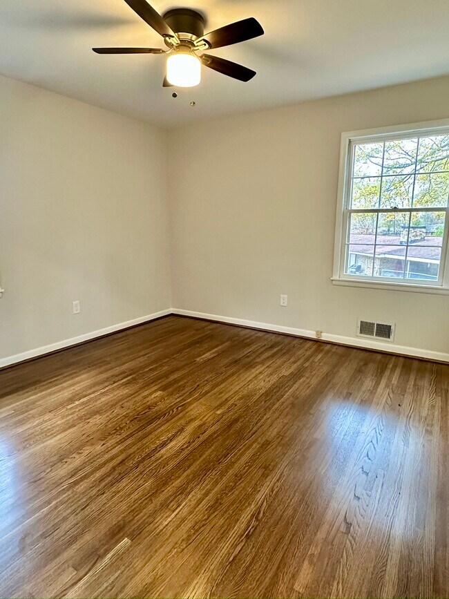 Building Photo - 231 Hillwood Ln