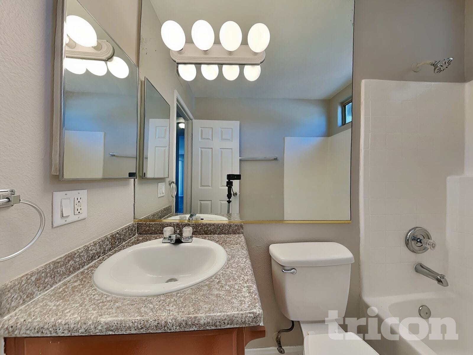 Building Photo - 44238 Gillan Ave