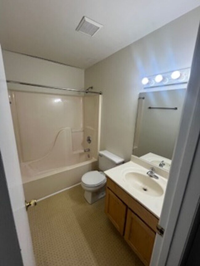 Building Photo - PRICE DROP! Charming 3 bed 2.5 bath Townhome! *6-MONTH LEASES ACCEPTED!*