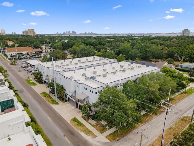 Building Photo - 5008 S MacDill Ave