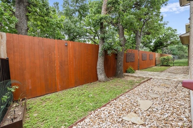 Building Photo - 405 Penny Kathleen Ct