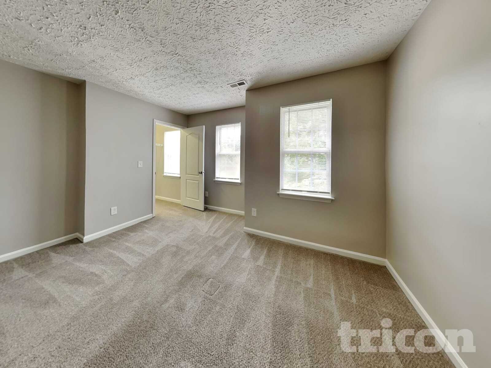 Building Photo - 1829 Elkpark Dr