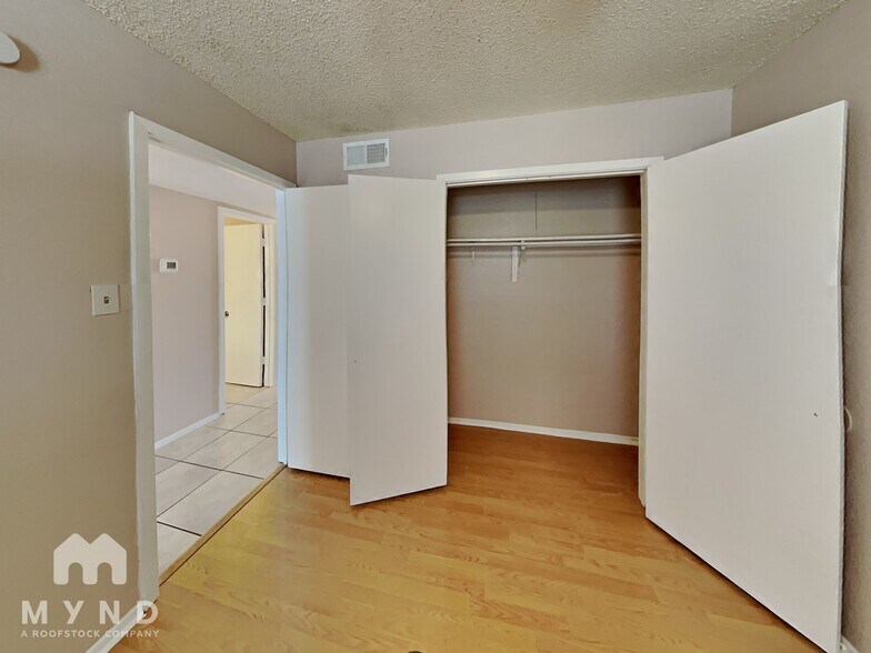 Building Photo - 5515 Brookview Ct