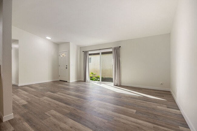 Building Photo - 243 Flame Tree Pl