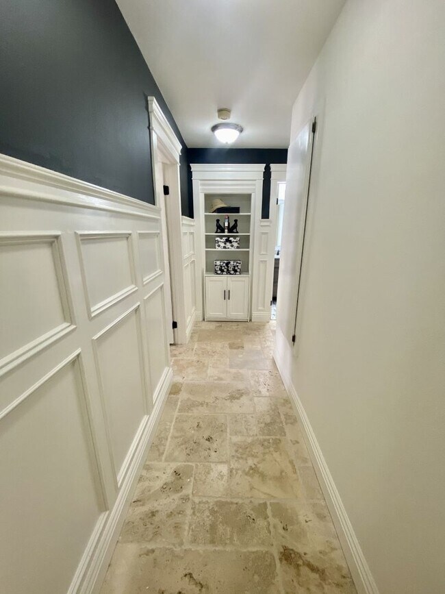 Building Photo - Camarillo- Stylish One Bedroom off Main House