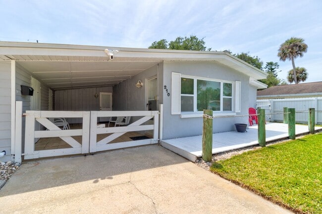 Primary Photo - 2/1 Ormond Beachside Bungalow