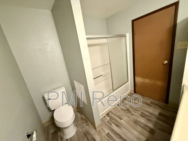 Building Photo - 160 Park St