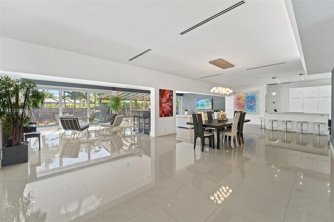 Building Photo - 18 Samana Dr