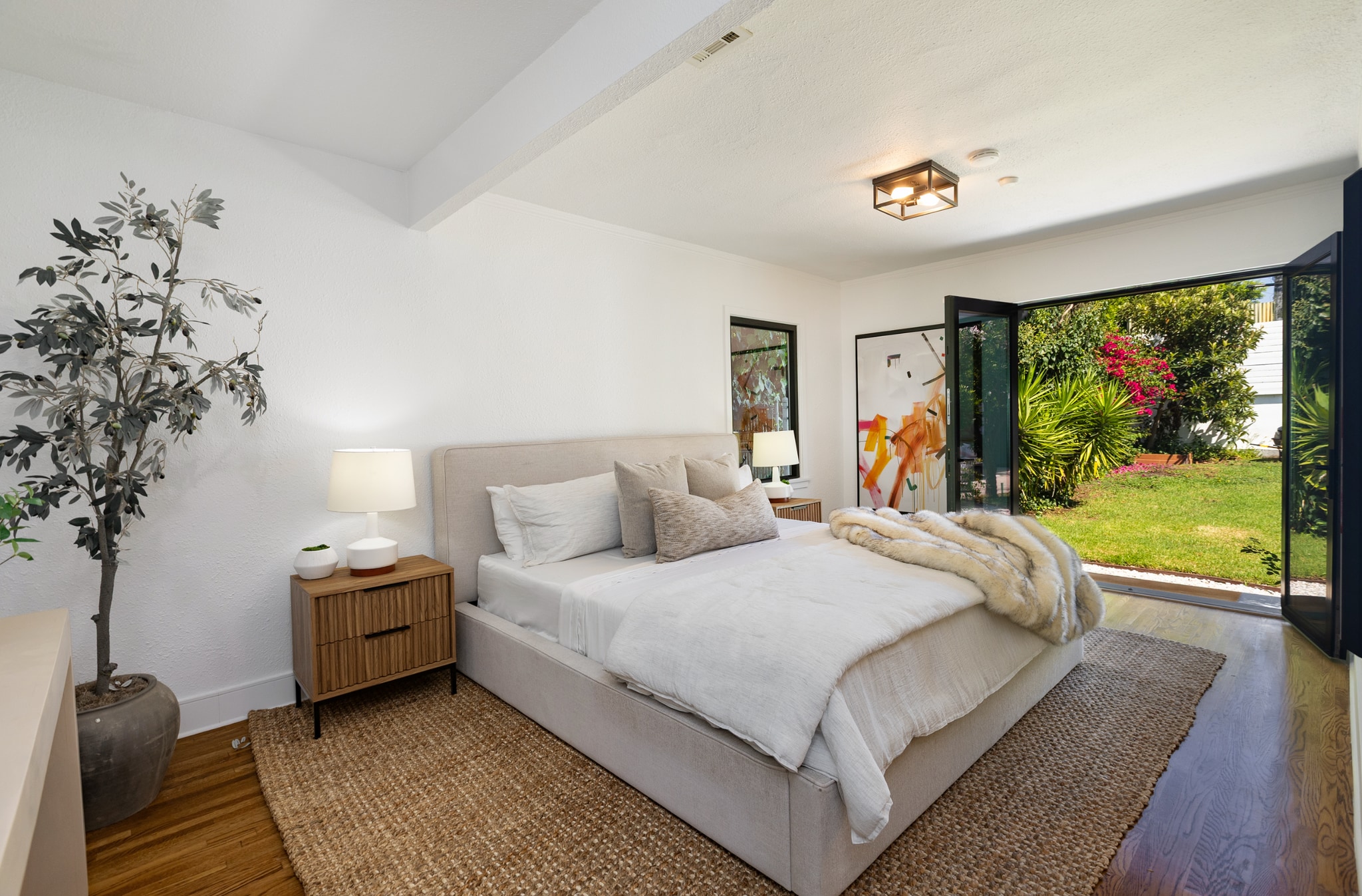 Building Photo - 722 N La Jolla Ave