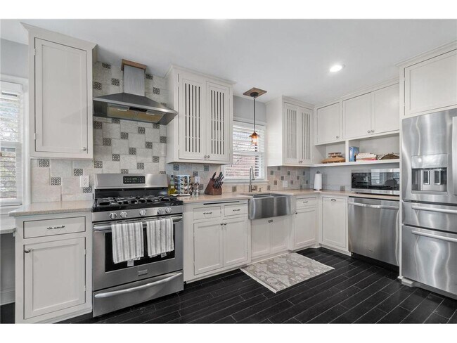 Primary Photo - 5036 Richmond Dr
