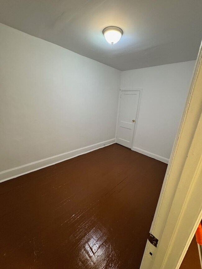 Building Photo - Lovely Home - North Philadelphia
