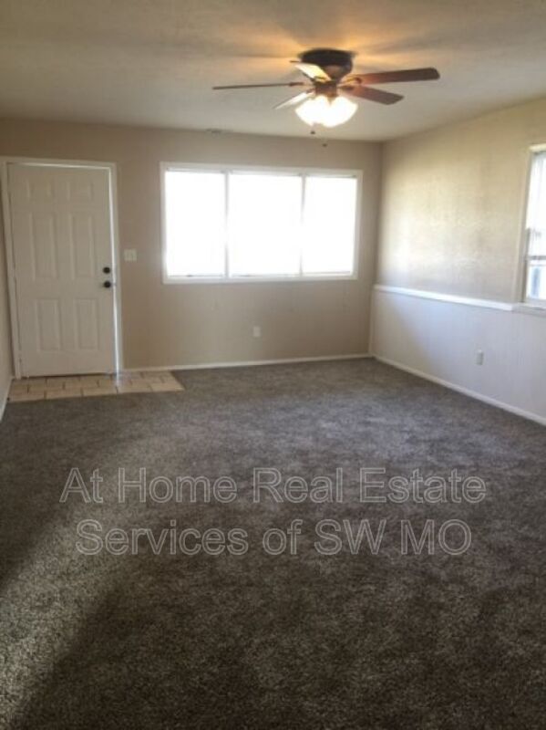 Building Photo - 2810 W College St