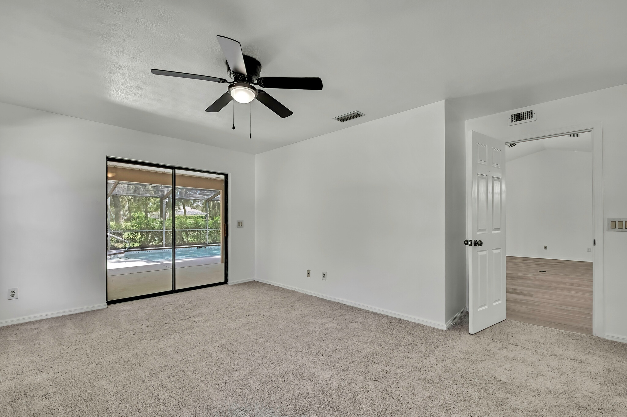 Master bedroom - 295 E Keller Ct