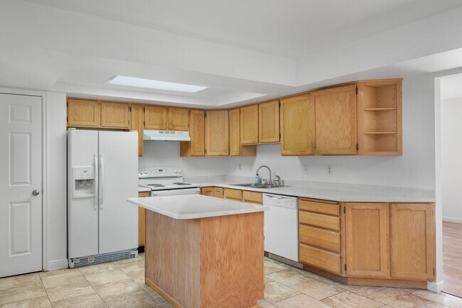 Building Photo - 8566-8568-8568 Wasatch Blvd