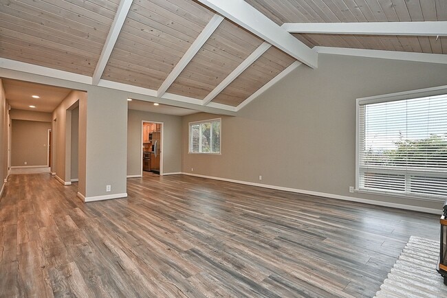 Building Photo - $3,950 -- STUNNING 4B/2BTH HOME IN BRIAR H...