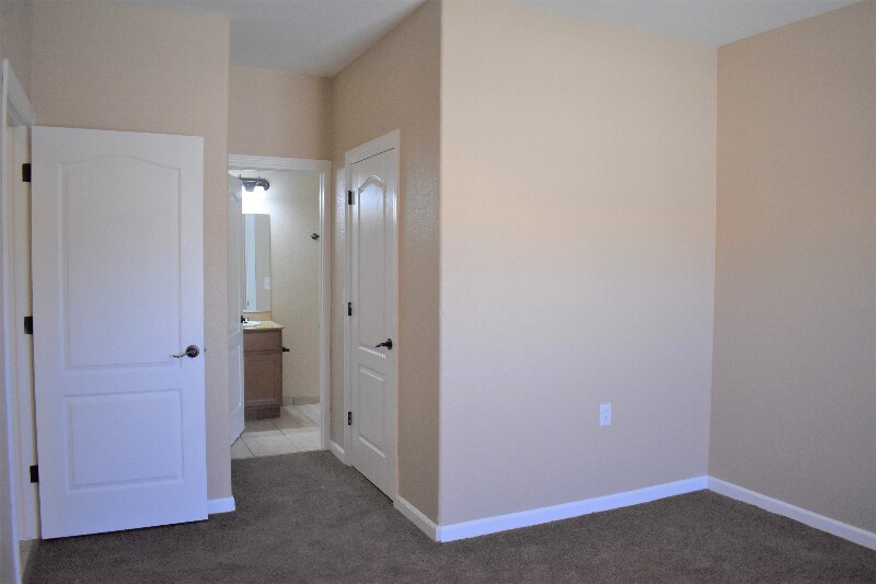 Building Photo - 6325 Reynolds Dr