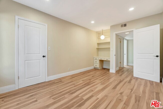 Building Photo - 16608 Park Ln Cir