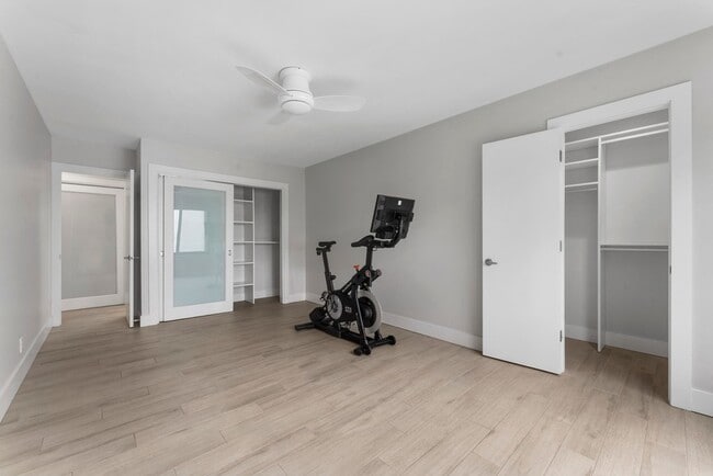 Building Photo - 1121 Bel Air Dr